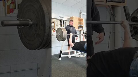 Weekly 405lbs Raw Bench, Crazy 🤪 old man