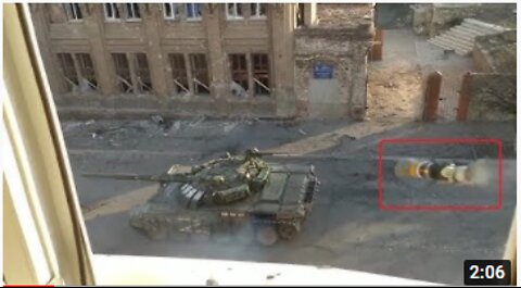 🔴 Ukraine War - Russian T-72 Tank Survives Close Ukrainain NLAW Ambush During Combat In Mariupo