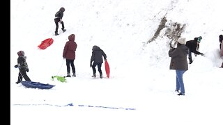 Families enjoy snowfall at Lee Canyon