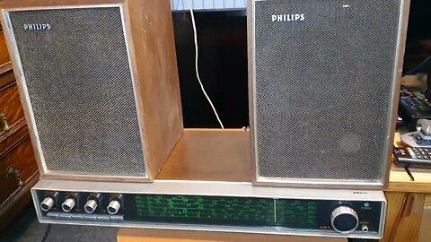 Old Phillips stereo FM radio receiver 701 with speakers