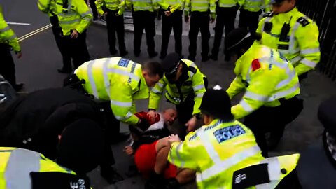 SANTA CLAUSE GETS TAKEN DOWN BY THE POLICE 15 December 2021