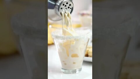 How to Make the Perfect Sugar Cookie Cocktail -- iambaker.net
