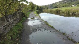 Walk along the Huddersfield Canal