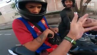 MOTOCICLISTA FILMA SEU PRÓPRIO ASSALTO COM CÂMERA ACOPLADA AO SEU CAPACETE. ASSISTA.