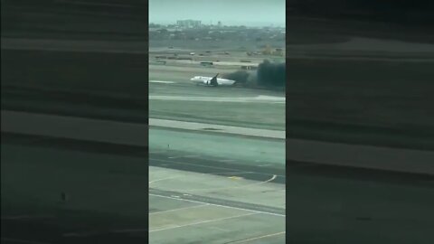 A Latam plane catches fire at the time of takeoff at the Lima airport/Avión de Latam se incendia
