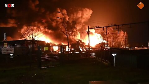 Grote brand in bedrijfspand Almelo