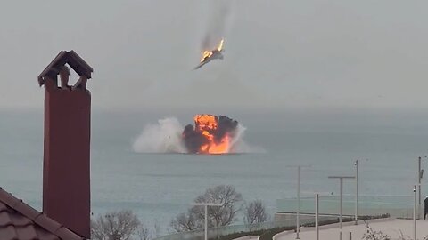 The moment Russian Su-35 plane crashes into the sea in Crimea after being downed