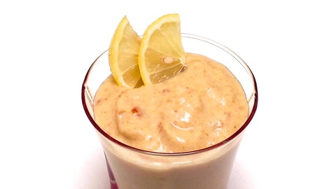 How to make a pineapple, dates and chia seeds smoothie