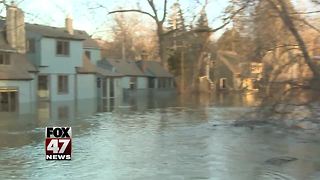 Red Cedar River reaches "moderate flood stage"