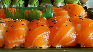 Salmon Nigiri Sushi Recipe Using a Sushi Mold