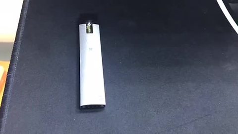 This vaping device looks like a flash drive