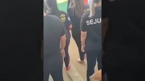 Conselho tutelar procurando pais que levam crianças nas manifestações