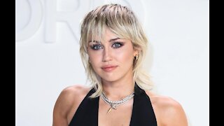 Miley Cyrus blasts MTV Video Music Awards production team for 'sexist comments'