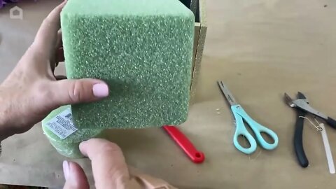 Turn a $1 paper towel holder into jaw dropping decor!