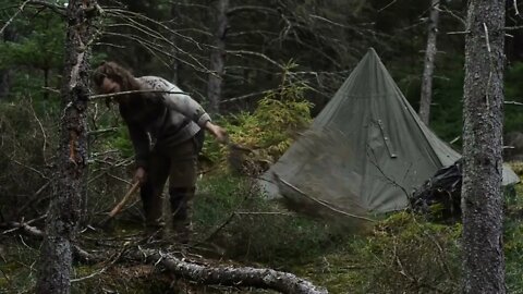 6 days solo bushcraft - canvas lavvu, bow drill, spoon carving, Finnish axe @ 3