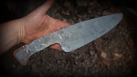 Forging a kitchen knife from a rusty leaf spring PART 1