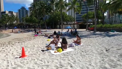 HAWAII - Waikiki Beach - On the beach - Beautiful day on Waikiki beach for people watching!-9