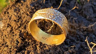Metal Detecting An Ancient Gold Ring With Minelab