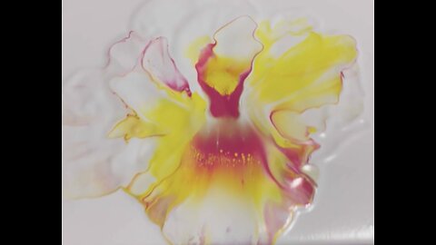 It looks like the mouth of a Snapdragon! Fluid Art Tutorials