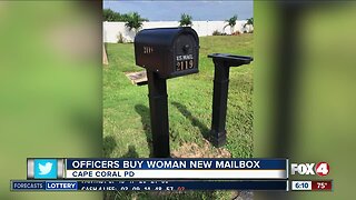 Officers replace damaged mailbox in Cape Coral