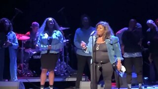 Kim Burrell "Watch Me Praise Him" MUST SEE