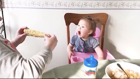 Adorable footages show priceless moment when cute baby enjoying during eating