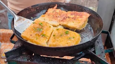 Street Side French Toast in Bihar | india egg omelette toast / indian street food