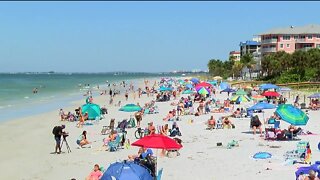 Fort Myers Beach issues mask ordinance, but will keep beaches and parking open