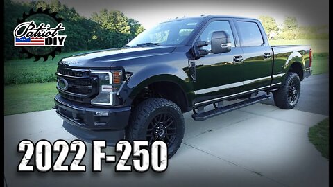 2022 Ford F-250 Super Duty Lariat FX4 7.3L w/ Black Appearance Package