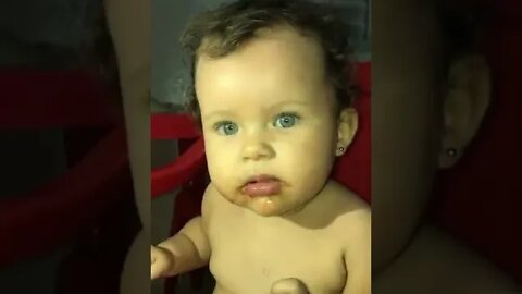 FUI PEGA NO FLAGRA COMENDO CHOCOLATE #bebe #criança #infantil #viral #shorts