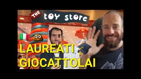 Laureato designer assunto come giocattolaio STORIE DA MERDALIA💩Laureati di MERDALIA💩 CORRETE servono bidelli e spazzini.lavori SERI,SICURI E BEN PAGATI da non perdere in MERDALIA💩UN PAESE DI MERDA COMPOSTO DA UN POPOLO D'IDIOTI