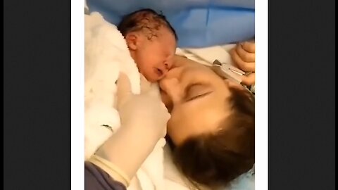 Baby Is Soothed By Mother's First Kiss - HaloRock