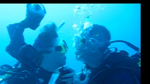 Scuba diver surprises wife with underwater wedding