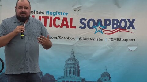 Ryan Melton speaks at the Des Moines Register Political Soapbox during the Iowa State Fair：/16