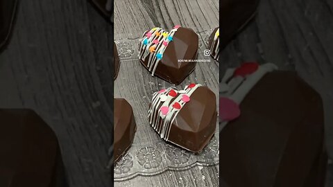 Corações Recheados com Brigadeiro Cremoso 💕 - para o Dia das Mães