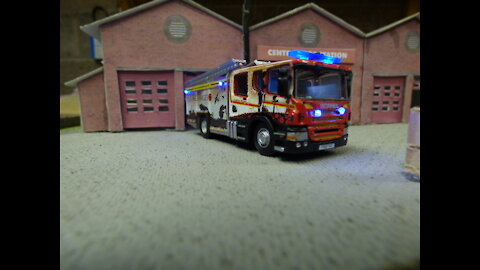 Scania fire truck with working lights fitted