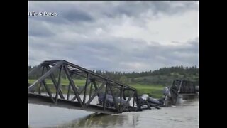 DERAILED TRAIN PLUNGED INTO YELLOWSTONE RIVER IN MONTANA🎢🚂🐚⚠️💫