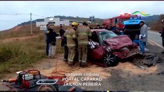 Manhuaçu: 2 mortos e 12 feridos em acidente entre carro de passeio e ônibus na BR-262.