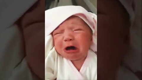 Bebê recém nascido chorando 🥰