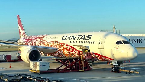 QANTAS 787 ECONOMY Class: QF98 Hong Kong to Brisbane