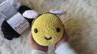 "Crochet Tutorial: Adorable Bee Amigurumi"