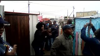 UPDATE 1 - Voters disgruntled as voting progresses slowly at Cape Town polling station (Jry)