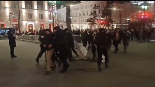 Police Arresting Anti War Protestors In Moscow