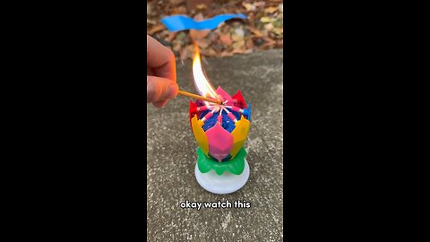 Weird birthday candle 😳 #viral #comedy