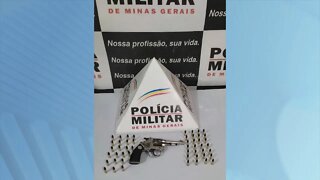 Homem preso com arma de fogo e caixa com 50 munições em Lajinha