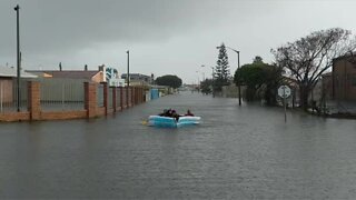 Intense cold front arrived in Cape Town with strong interior winds, heavy rainfall