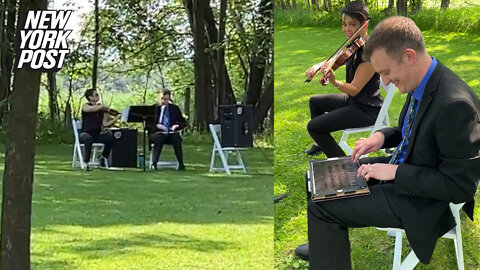 Professional pianist forced to play wedding song on iPad