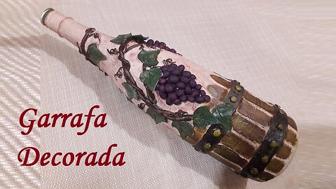 GARRAFA DECORADA COM MASSA DE BISCUIT - CACHOS DE UVAS @lucibuzo ​