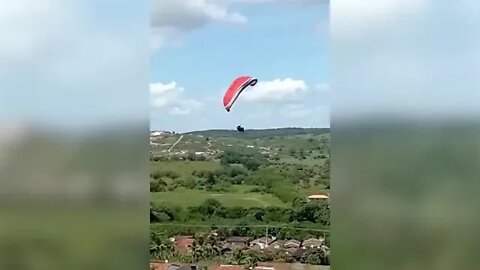 paraglider dies crashing to ground in Brazil