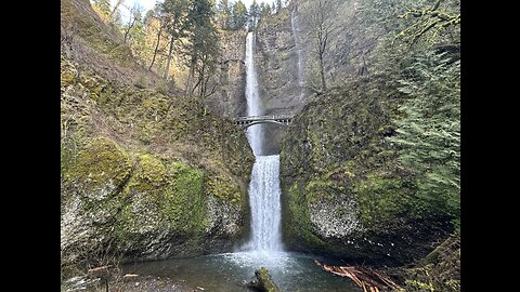 Visiting Multnomah Falls and Hiking To The Top Of